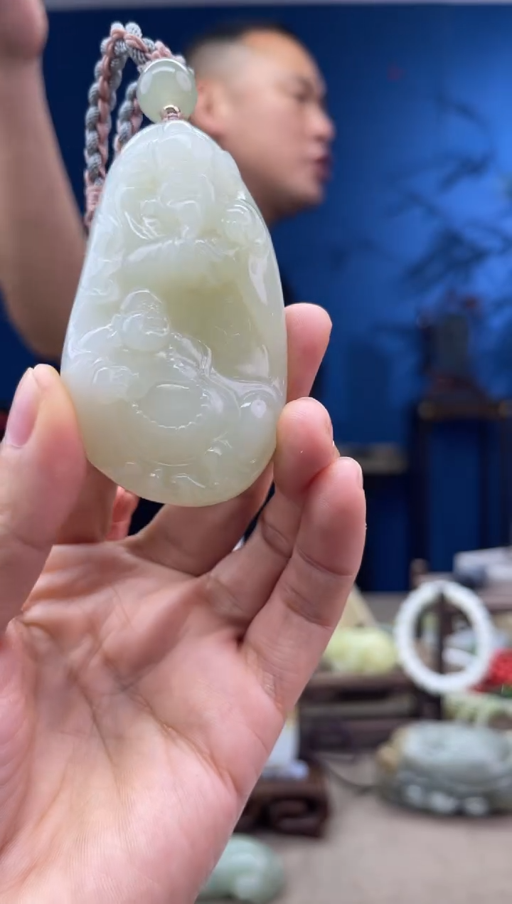 和田玉未镶嵌颈饰1