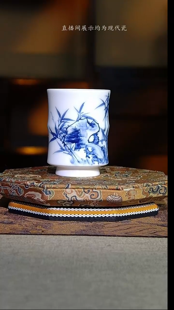 景德镇全手工青花石竹图竹节杯