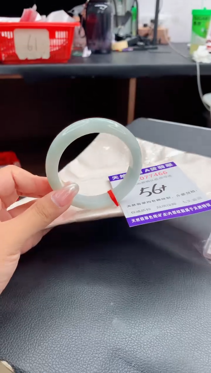 翡翠手镯未镶嵌有纹，完美者勿拍