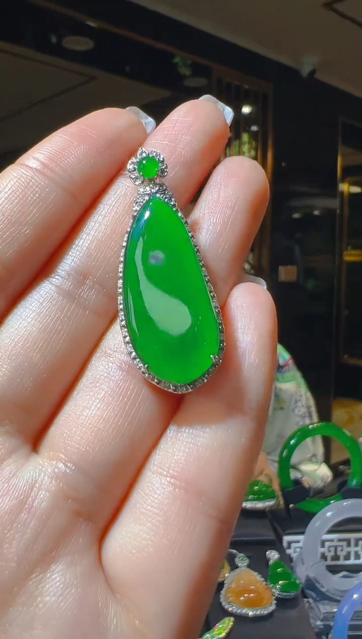 【闪购商品】翡翠吊坠(赠链)18K金镶嵌081       