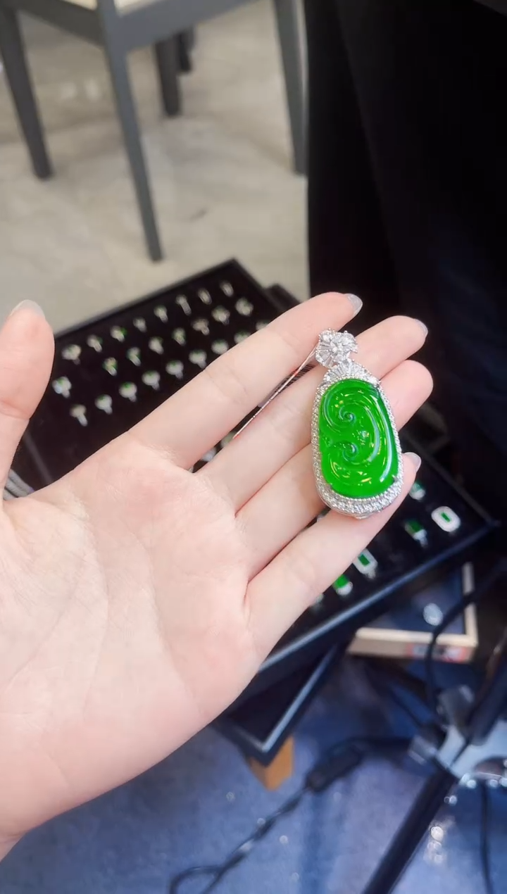 【闪购商品】翡翠银S925镶嵌颈饰如意吊坠