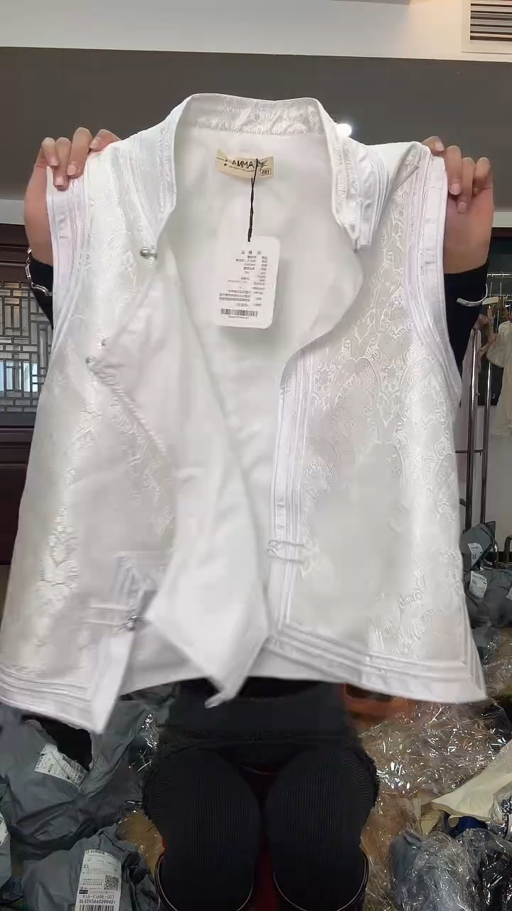 男士    马甲     185斤