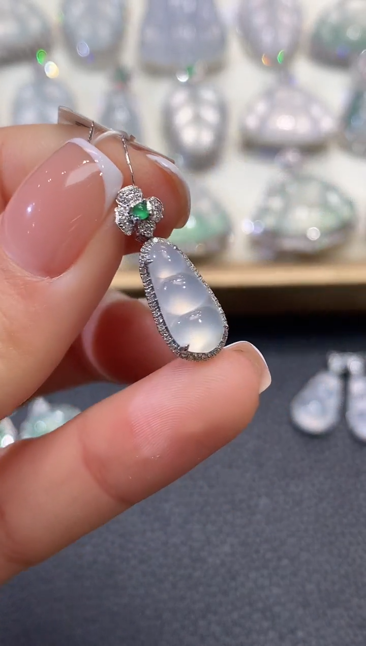 吊坠(不含链)18K金镶嵌翡翠A6 多样性发一件