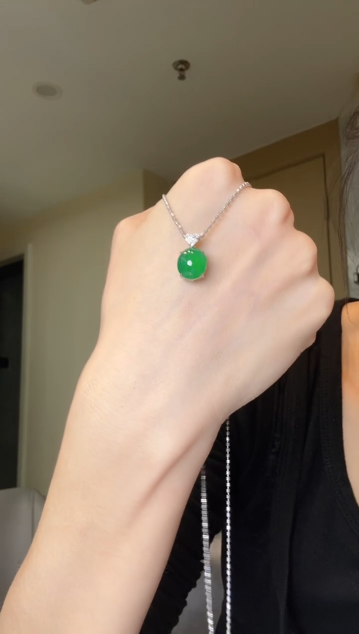 【闪购商品】翡翠吊坠(不含链)18K金镶嵌天然翡翠吊坠