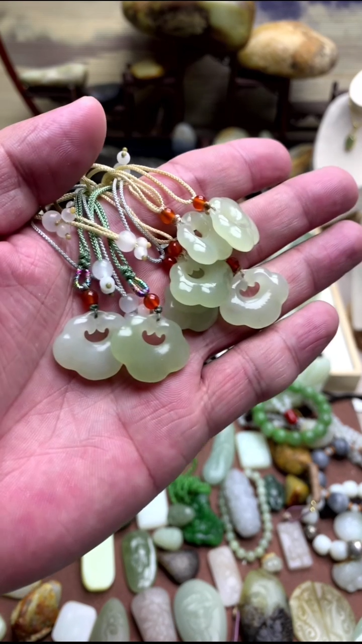 【闪购商品】和田玉颈饰未镶嵌平安锁多样性