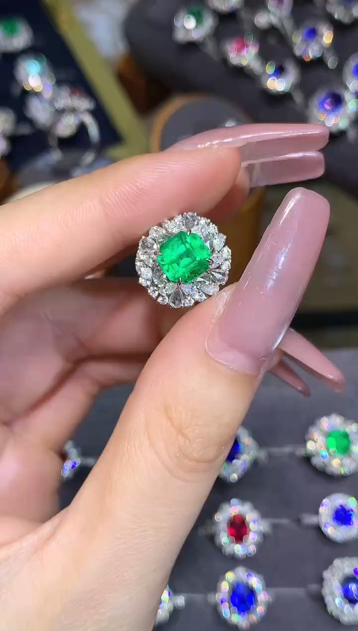 18K金镶嵌戒指祖母绿1.67CT