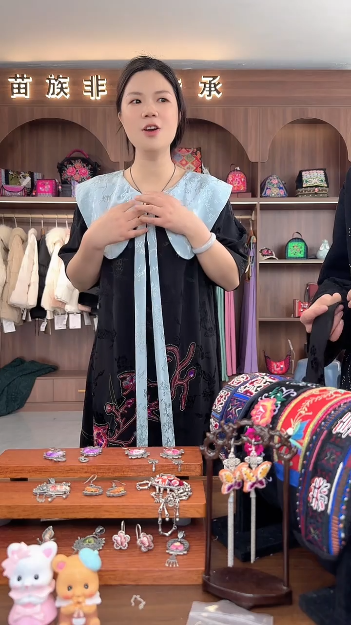 【闪购商品】织绣扶光苗绣传承L20