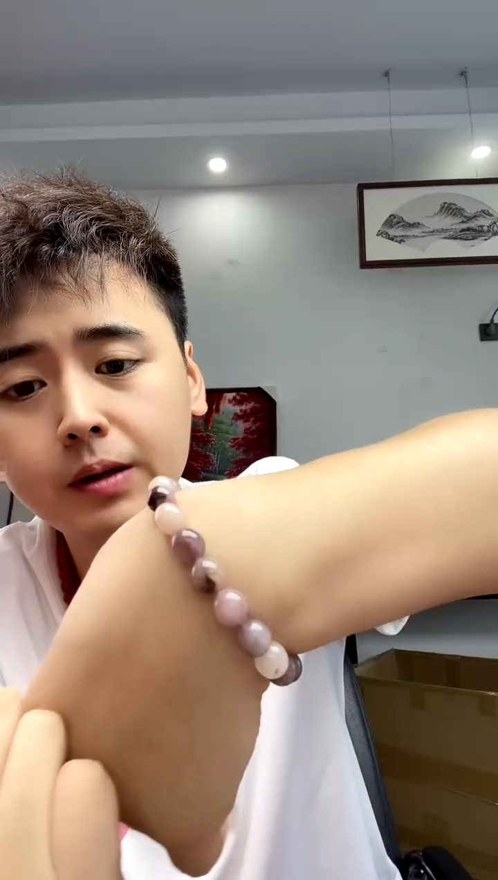 石英质玉未镶嵌颈饰金丝玉手串