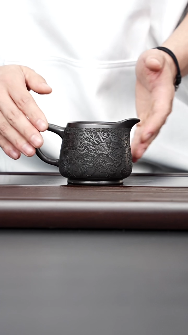 茶壶紫砂宜兴紫砂 石黄隐龙公道杯 高传霖