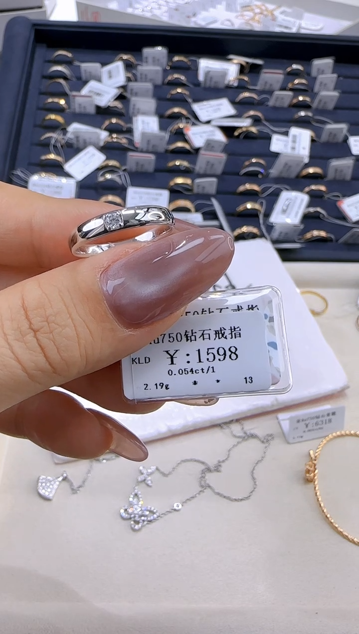 【闪购商品】钻石戒指/指环18K金镶嵌143900