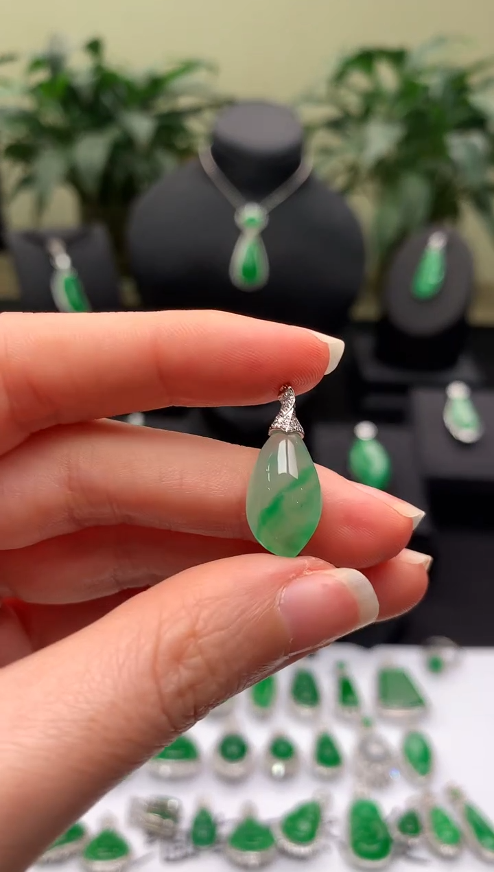 【闪购商品】翡翠颈饰18K金镶嵌福瓜