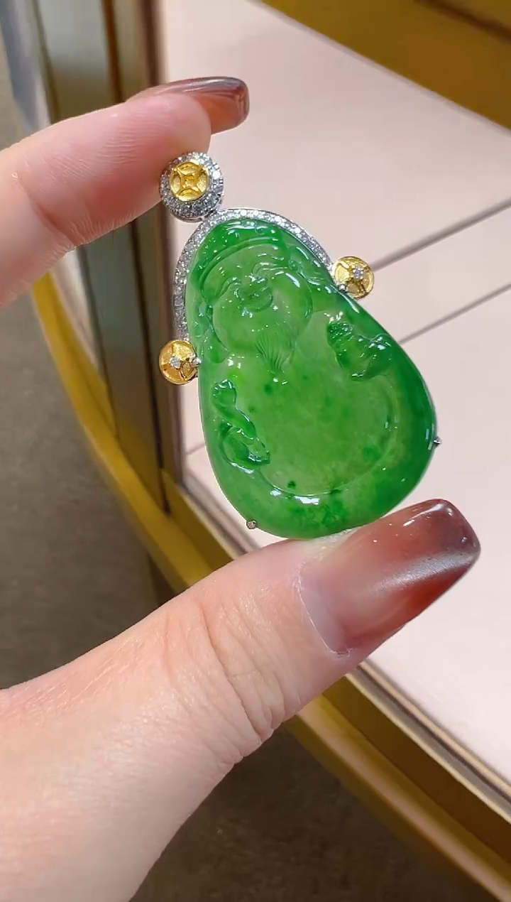 【闪购商品】翡翠吊坠(不含链)18K金镶嵌（很小）多样性团购发一件