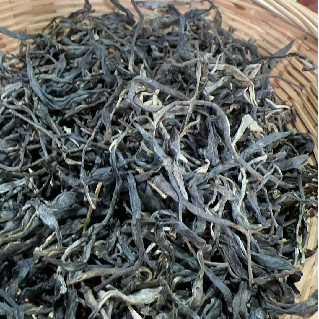 MK1008号2024年{春}曼岗尖山岩混采晒青毛茶散茶5-27日