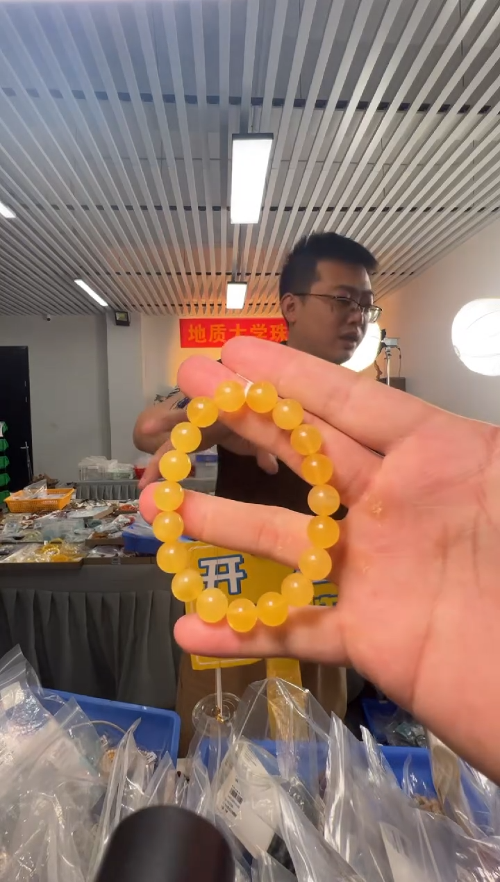 手链蜜蜡未镶嵌俄料鸡油黄蜜蜡圆珠单圈约10mm