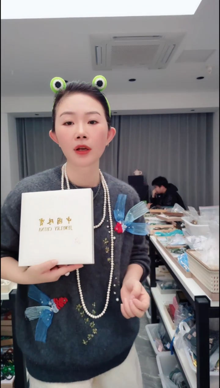 羽毛2551白色盒子