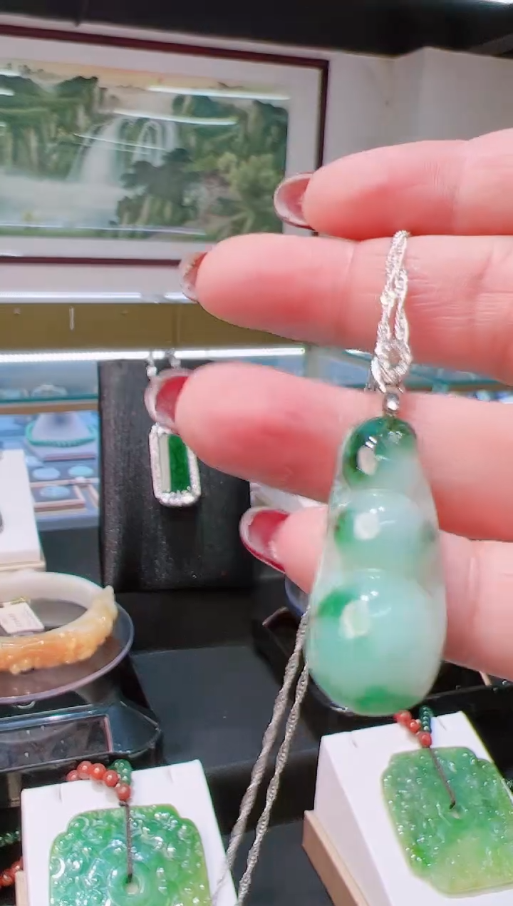 翡翠未镶嵌颈饰202532627