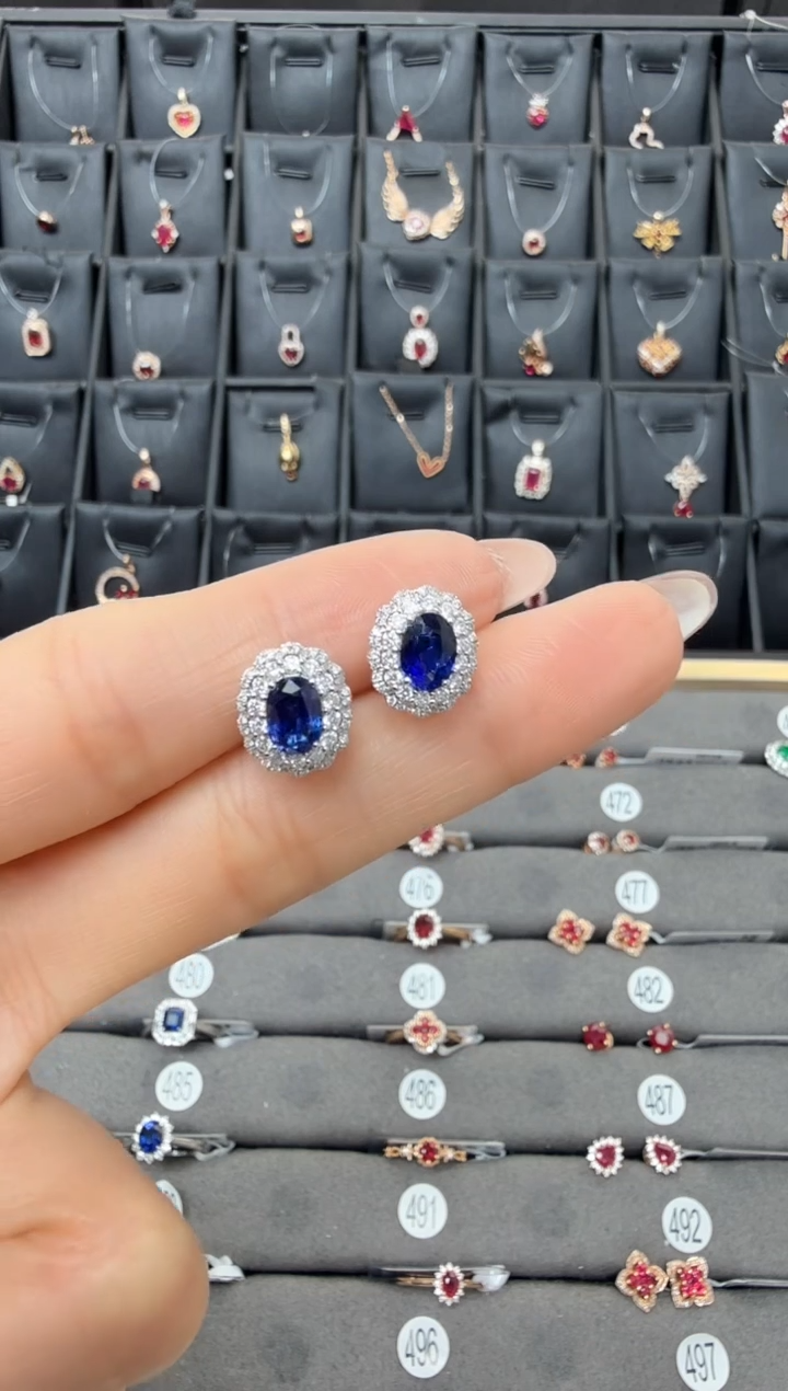 耳钉蓝宝石18K金镶嵌一对主石2.20克拉