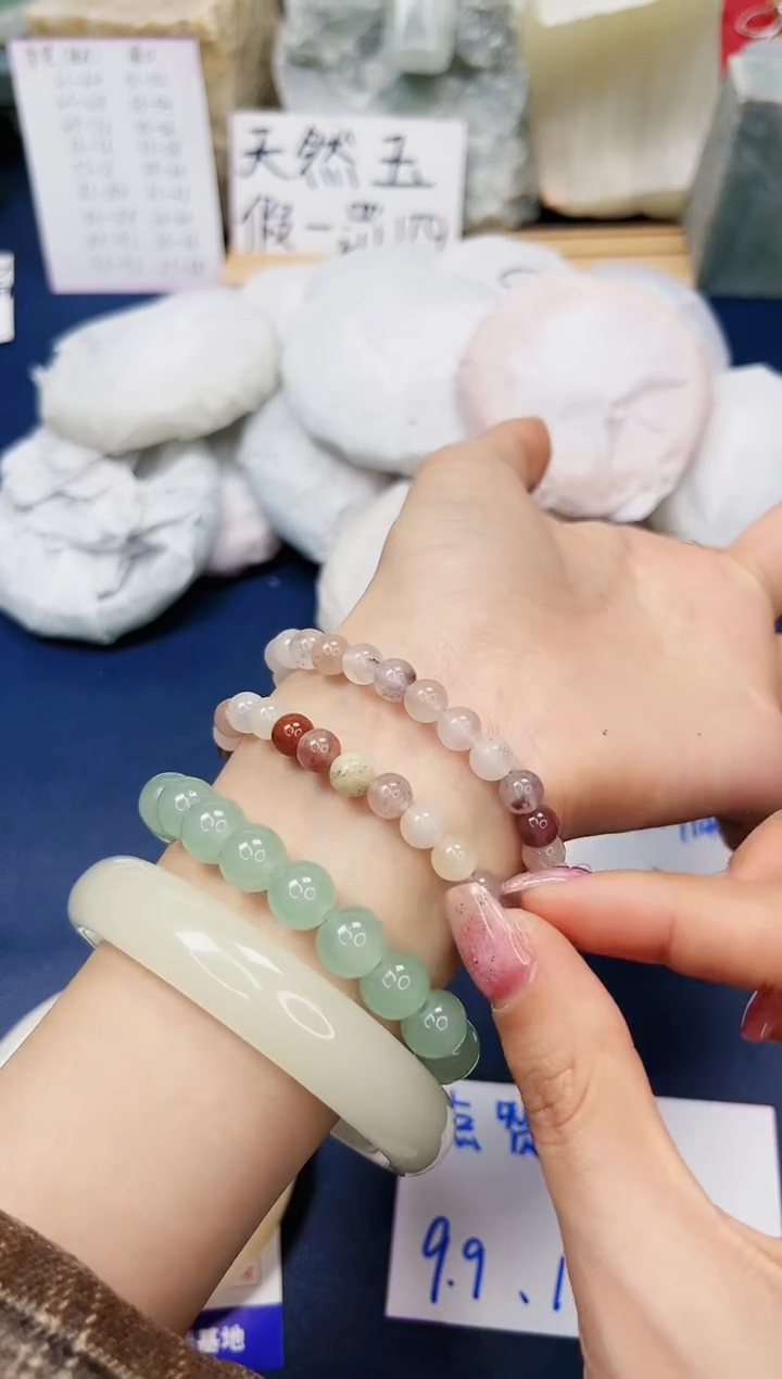 【闪购商品】石英质玉手镯未镶嵌桃花酿手串