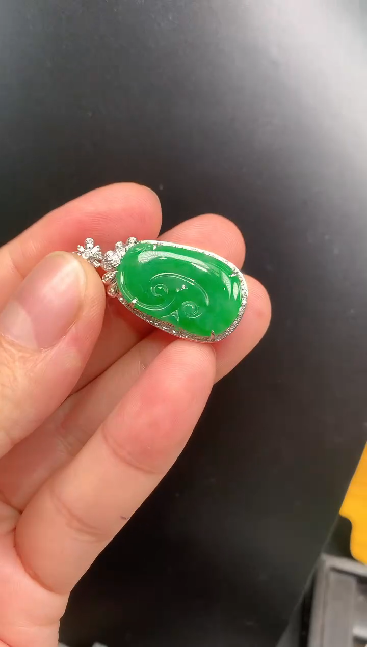 【闪购商品】翡翠颈饰18K金镶嵌如意