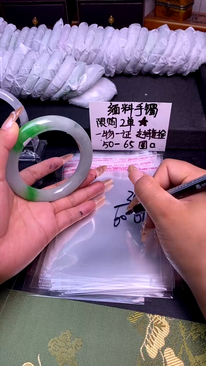 时尚女款缅料手镯316