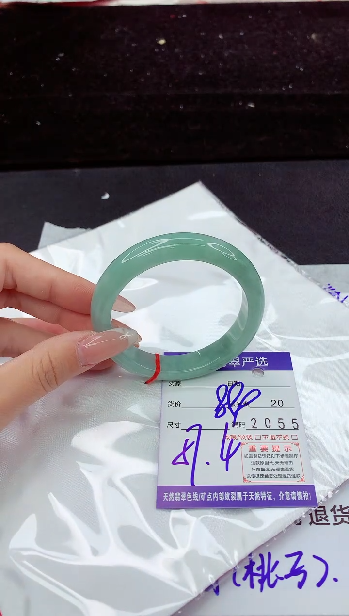 翡翠手镯未镶嵌1