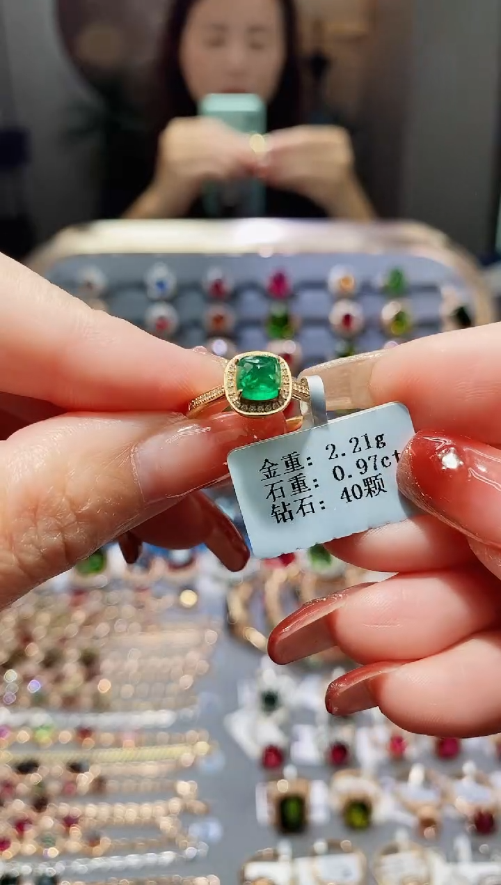 【闪购商品】祖母绿戒指18K金镶嵌0.97.