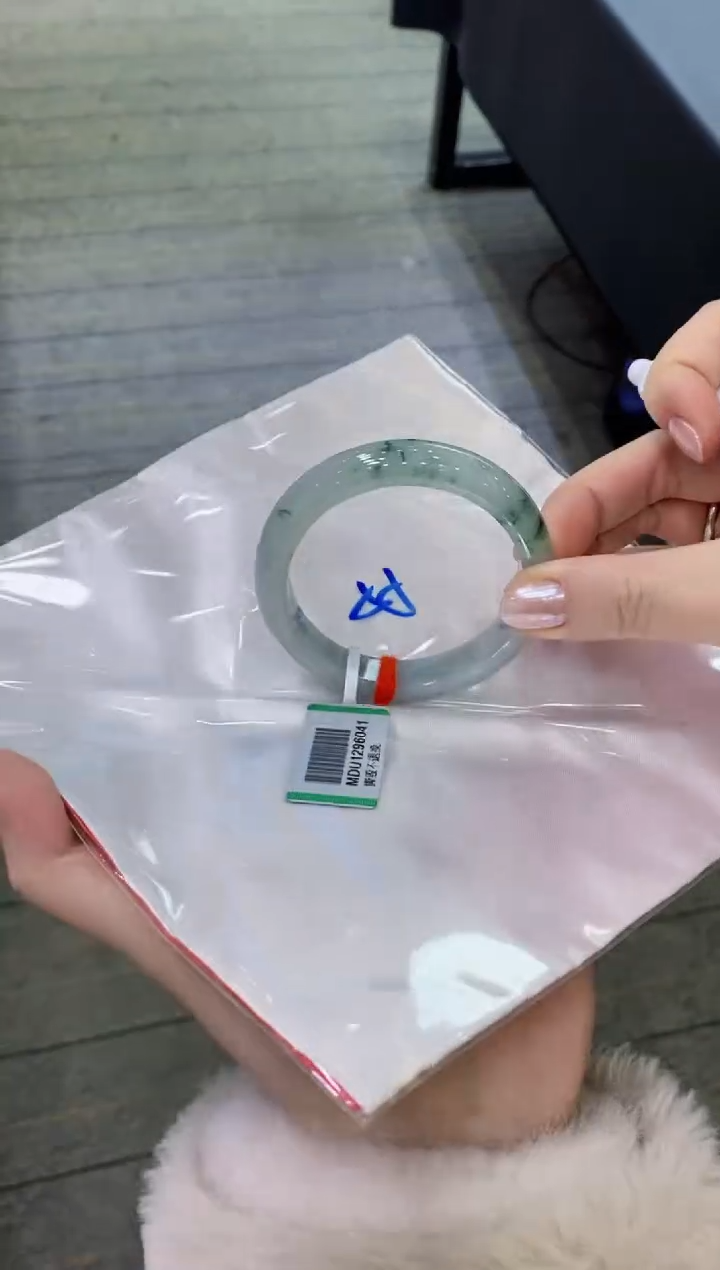 【闪购商品】翡翠手镯未镶嵌              