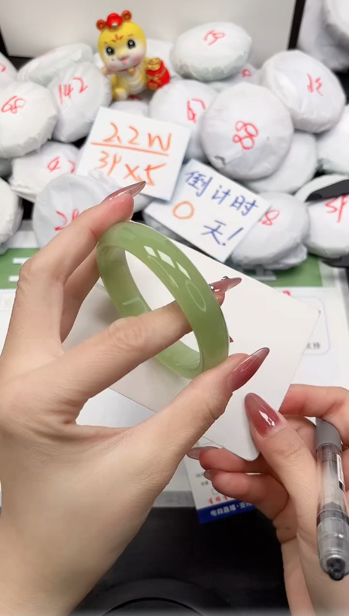 【闪购商品】石英质玉手镯未镶嵌385-60.8