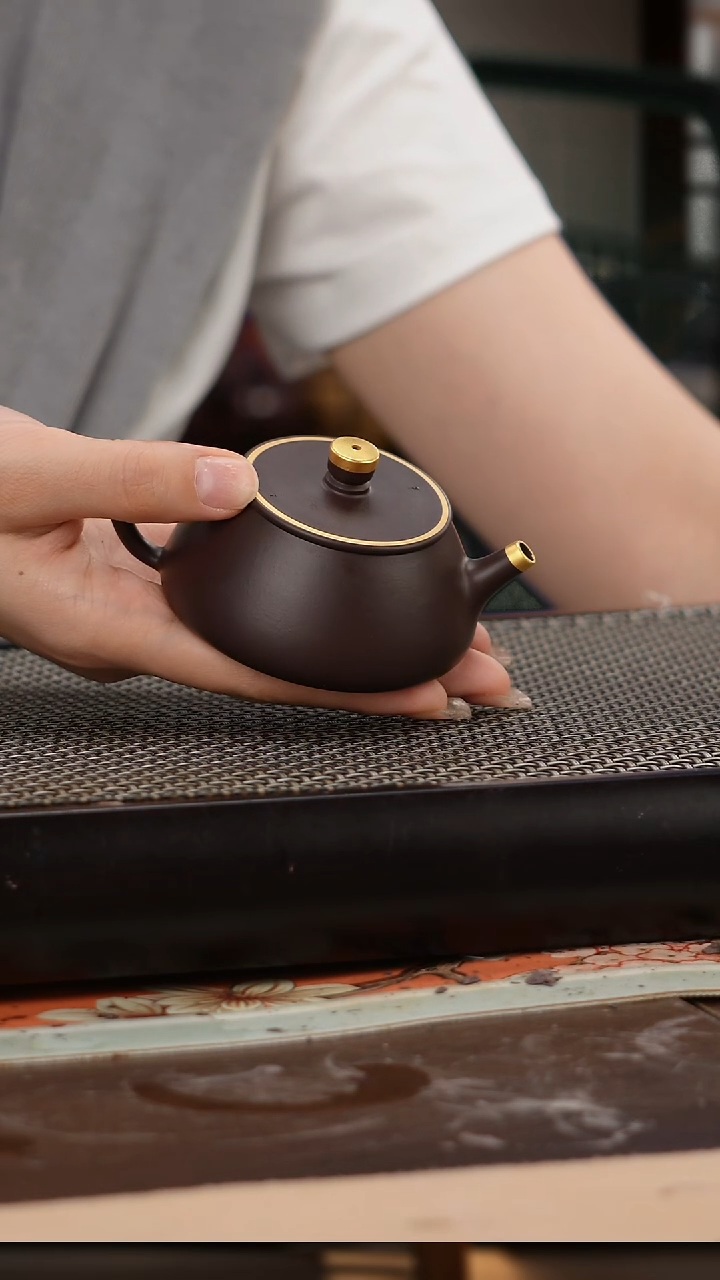 茶壶紫砂四号井茄皮紫泥描金平盖石瓢120cc