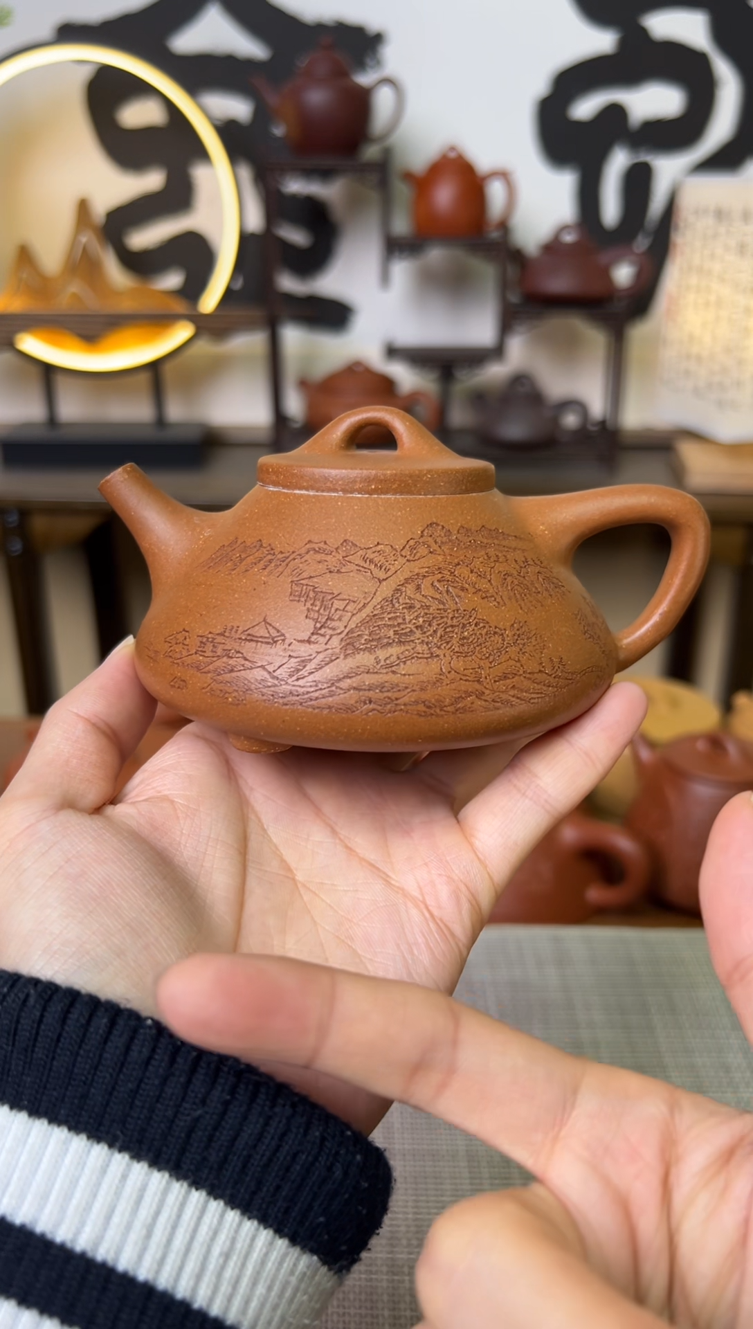 【闪购商品】段泥茶壶黄降坡子冶石瓢壶山水刻220CC-杨志琴