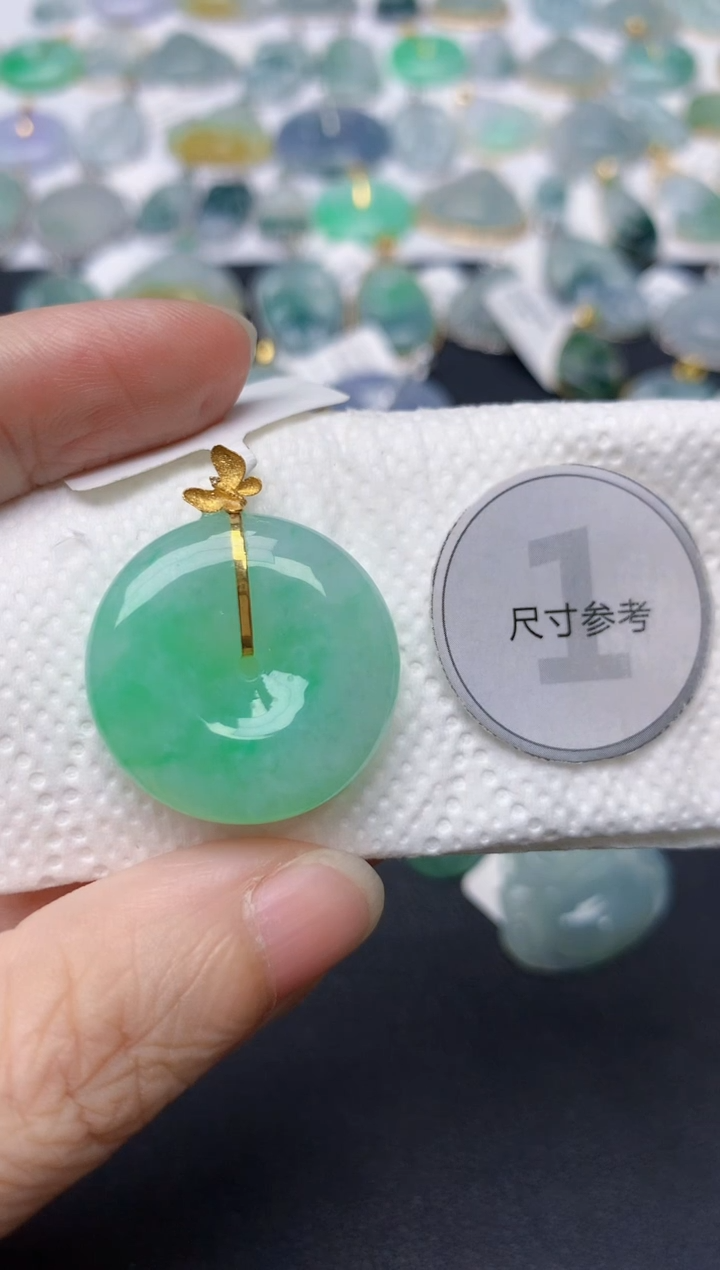 翡翠18K金镶嵌颈饰天然缅甸A货翡翠