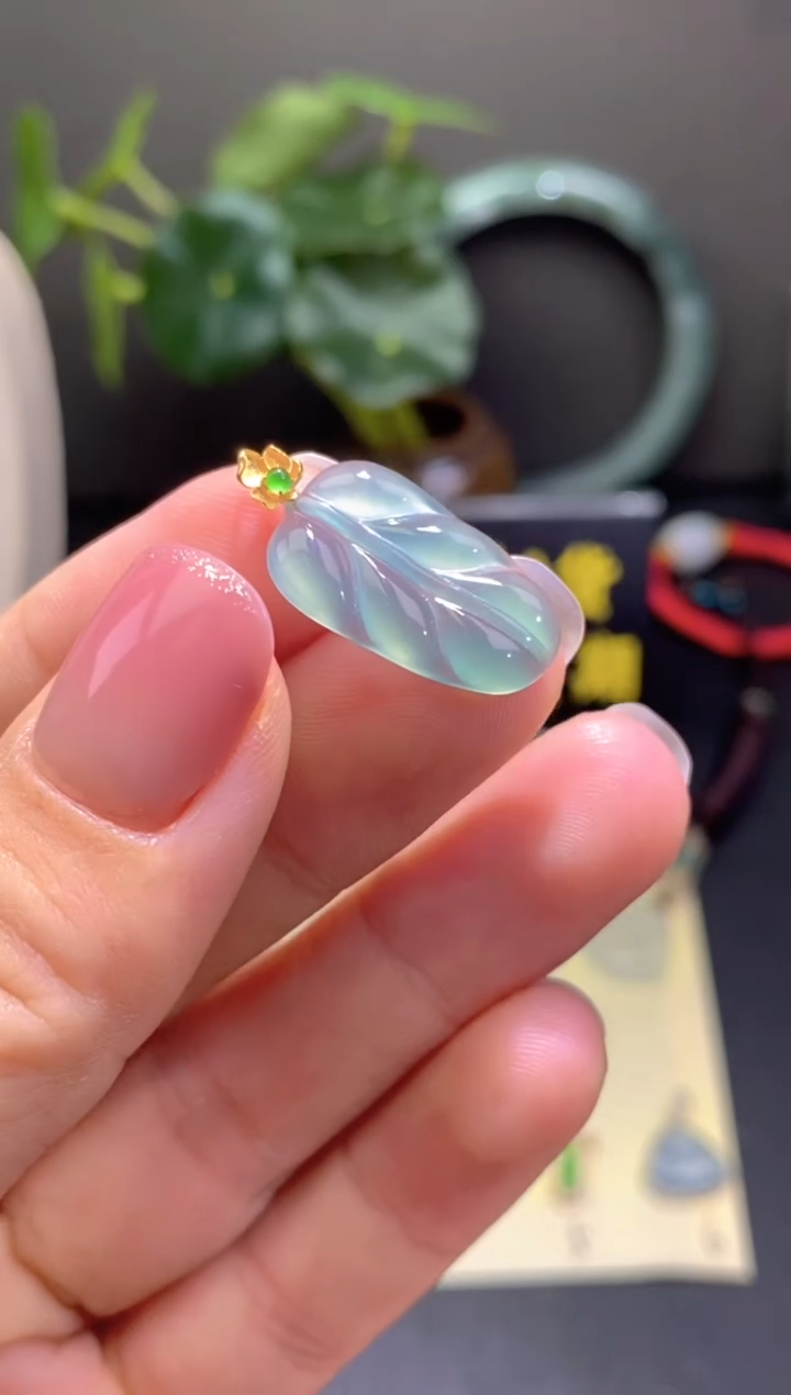 翡翠18K金镶嵌颈饰翡翠吊坠