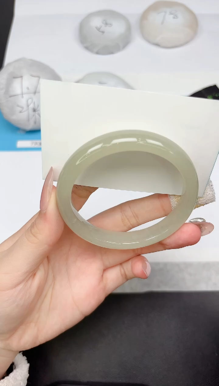 【闪购商品】石英质玉手镯未镶嵌499-60