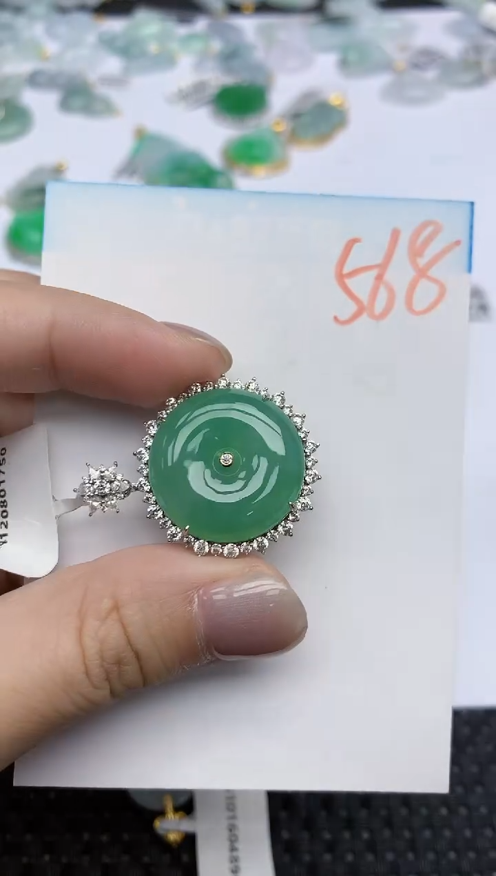 【闪购商品】翡翠颈饰18K金镶嵌天然翡翠A货