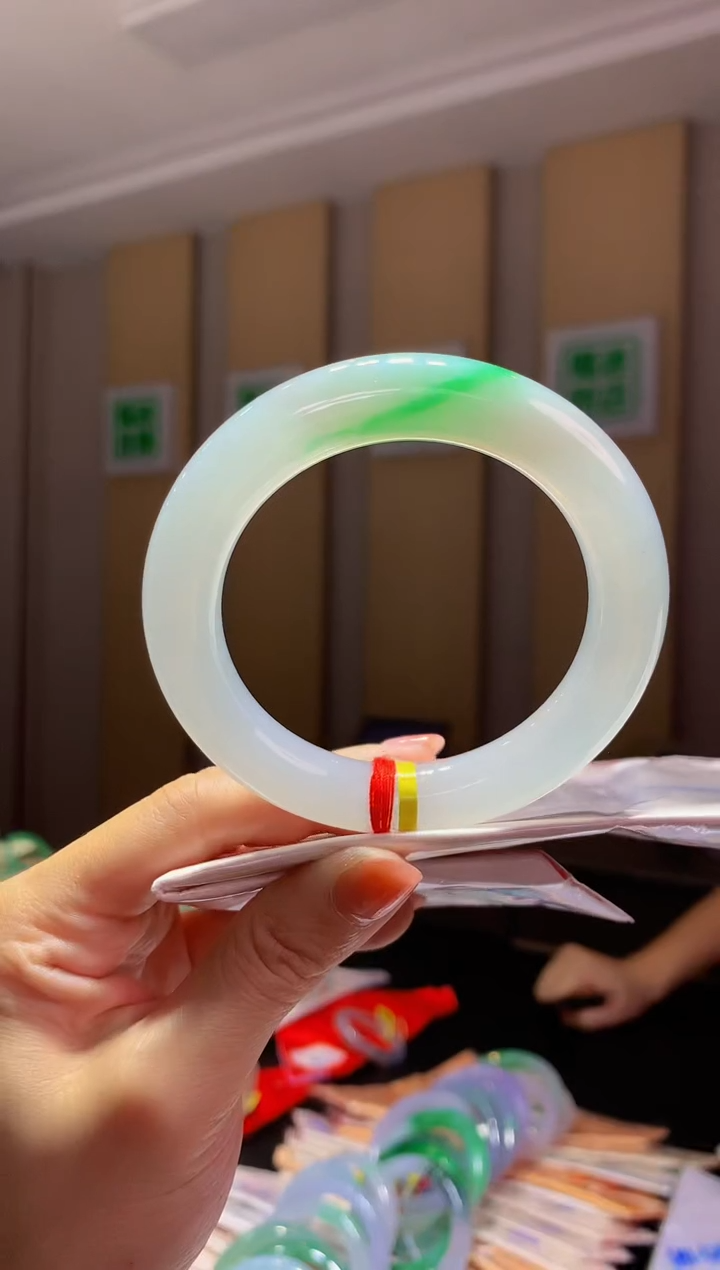 未镶嵌手镯翡翠- K330圈口57.3 全款19万 定金2万