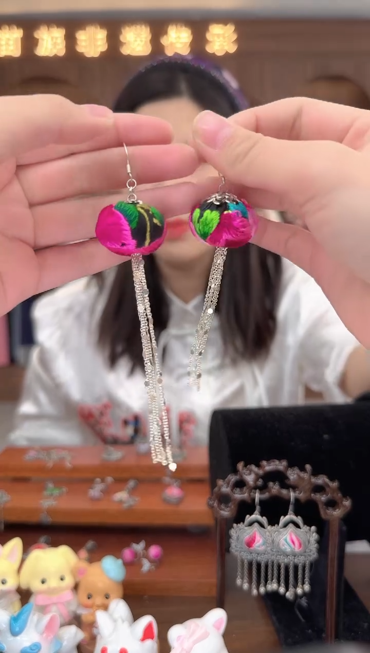 【闪购商品】织绣扶光苗绣传承156