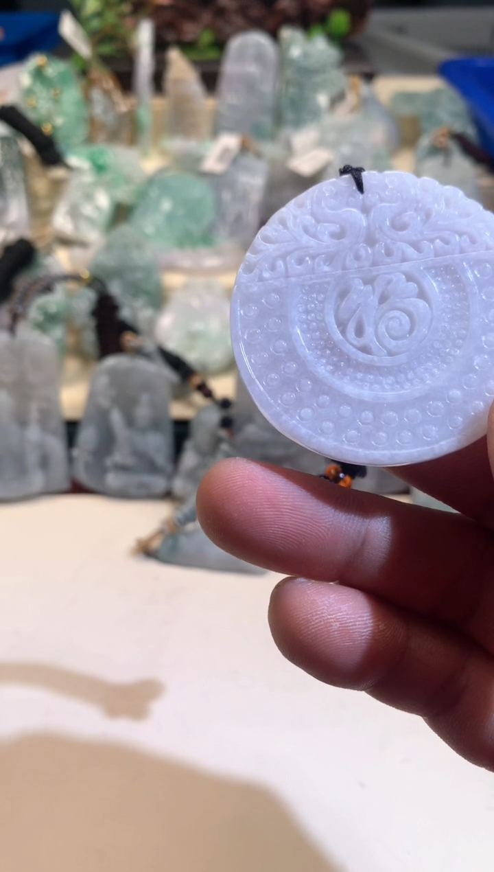 【闪购商品】翡翠颈饰未镶嵌02/10/170