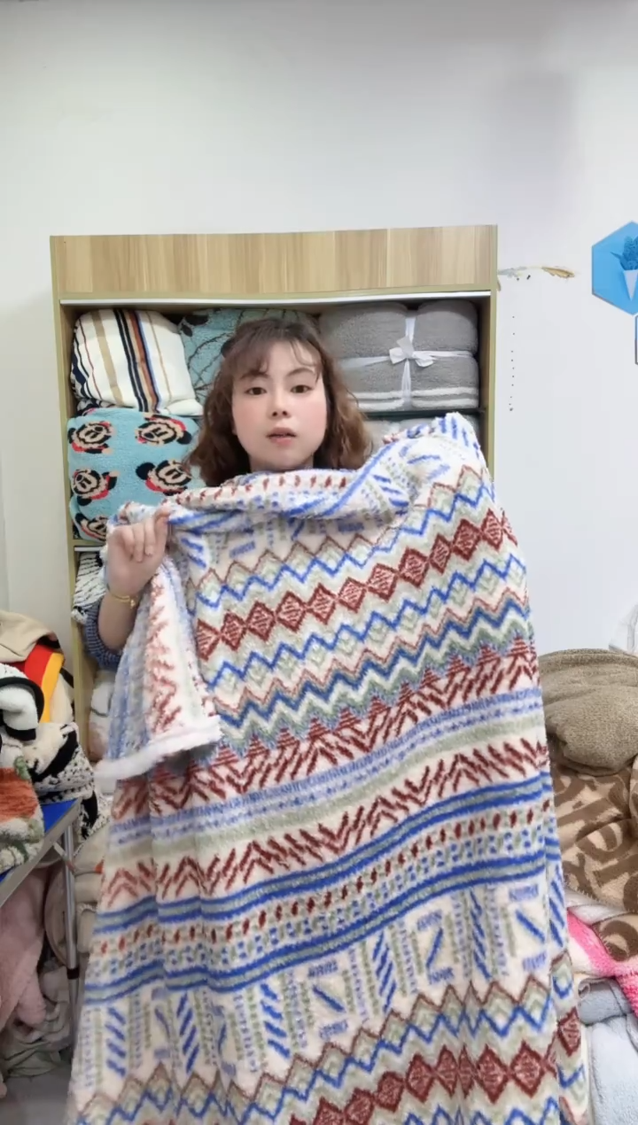 聚酯纤维1.5*2  白底波西米亚舒棉绒