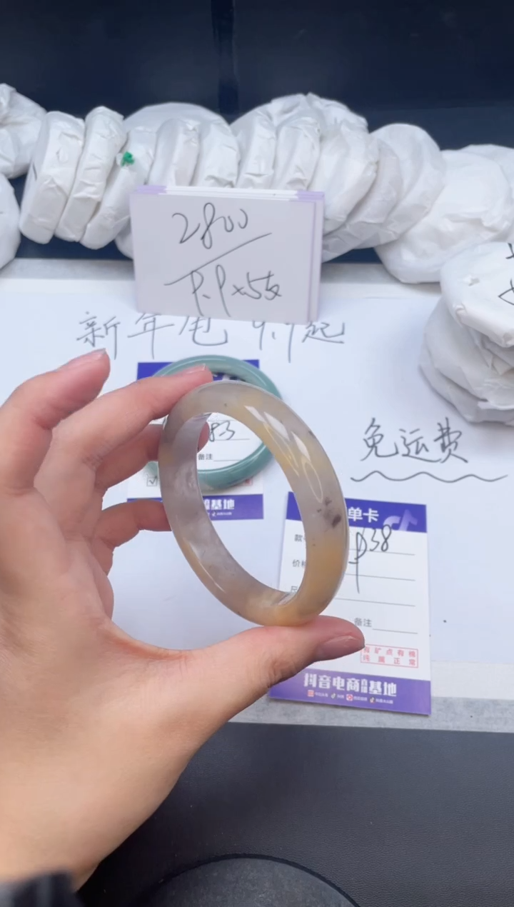 【闪购商品】石英质玉手镯未镶嵌138/60.7