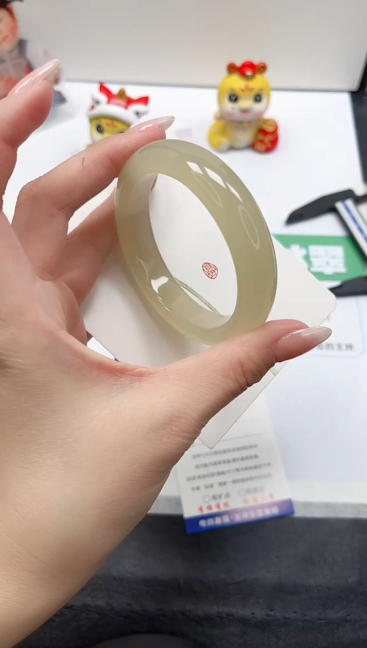 【闪购商品】石英质玉手镯未镶嵌211-60