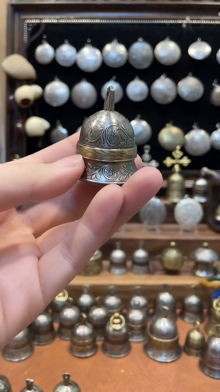 烟****7英国一克朗白铜硬币铃铛细腰环款配绳