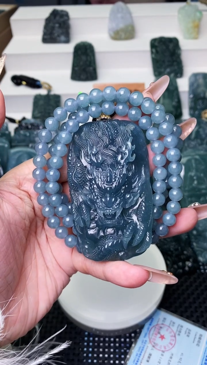 颈饰未镶嵌翡翠 