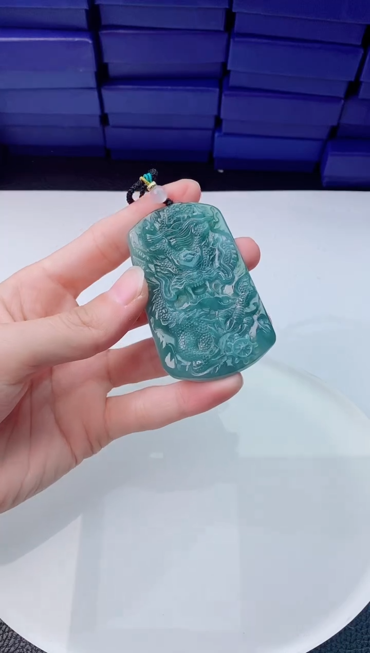 【闪购商品】翡翠颈饰未镶嵌         