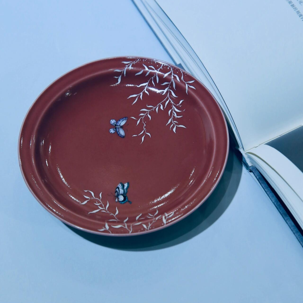 三秋月手绘蝶飞圆形壶承景德镇手工手绘陶瓷蝶恋花赏盘茶盘家用
