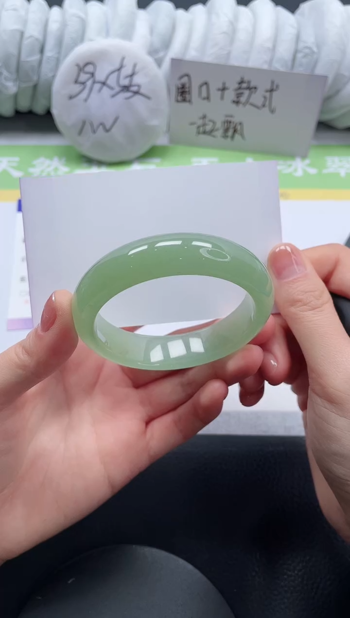 【闪购商品】石英质玉手镯未镶嵌A70-51+