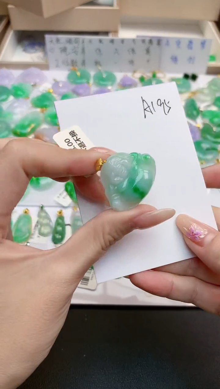 颈饰18K金镶嵌翡翠天然缅甸A货翡翠