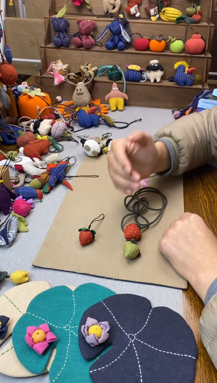  布艺草莓项链 +草莓手机挂 