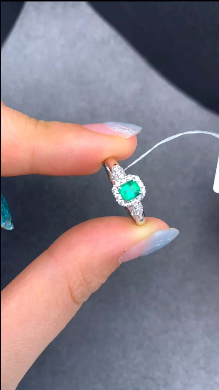 【闪购商品】祖母绿戒指18K金镶嵌38分