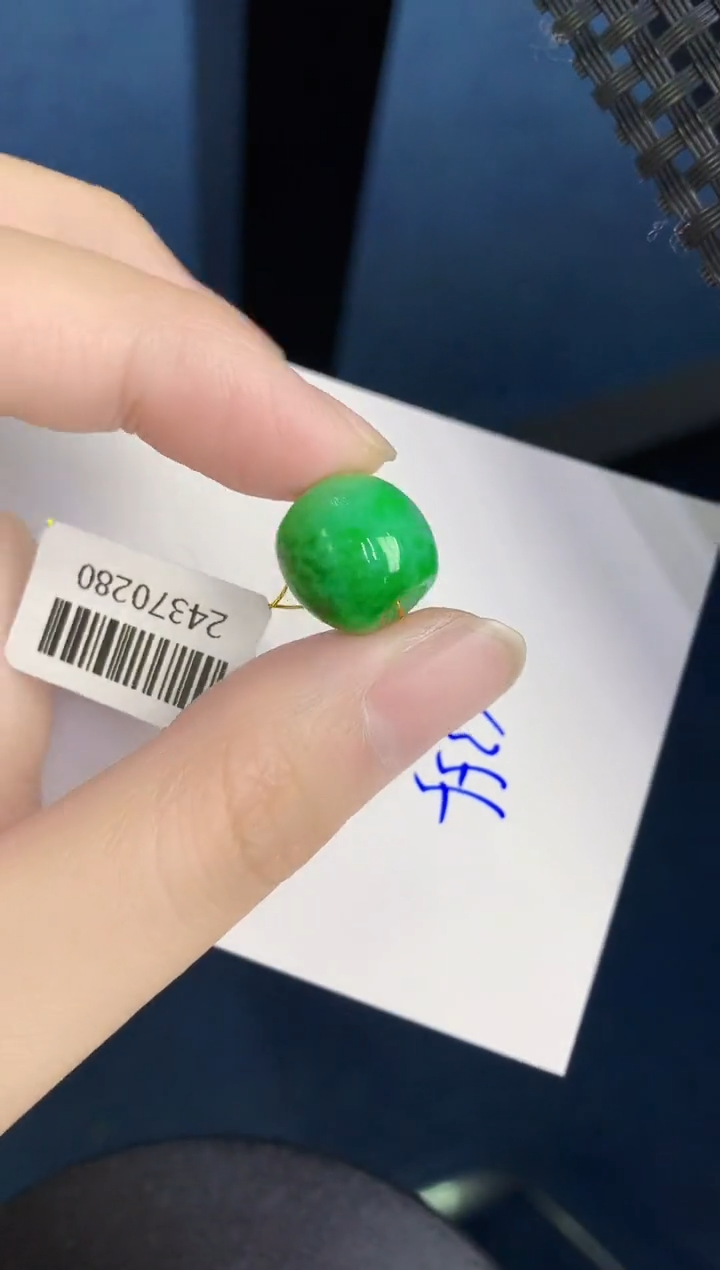 翡翠未镶嵌颈饰000000000