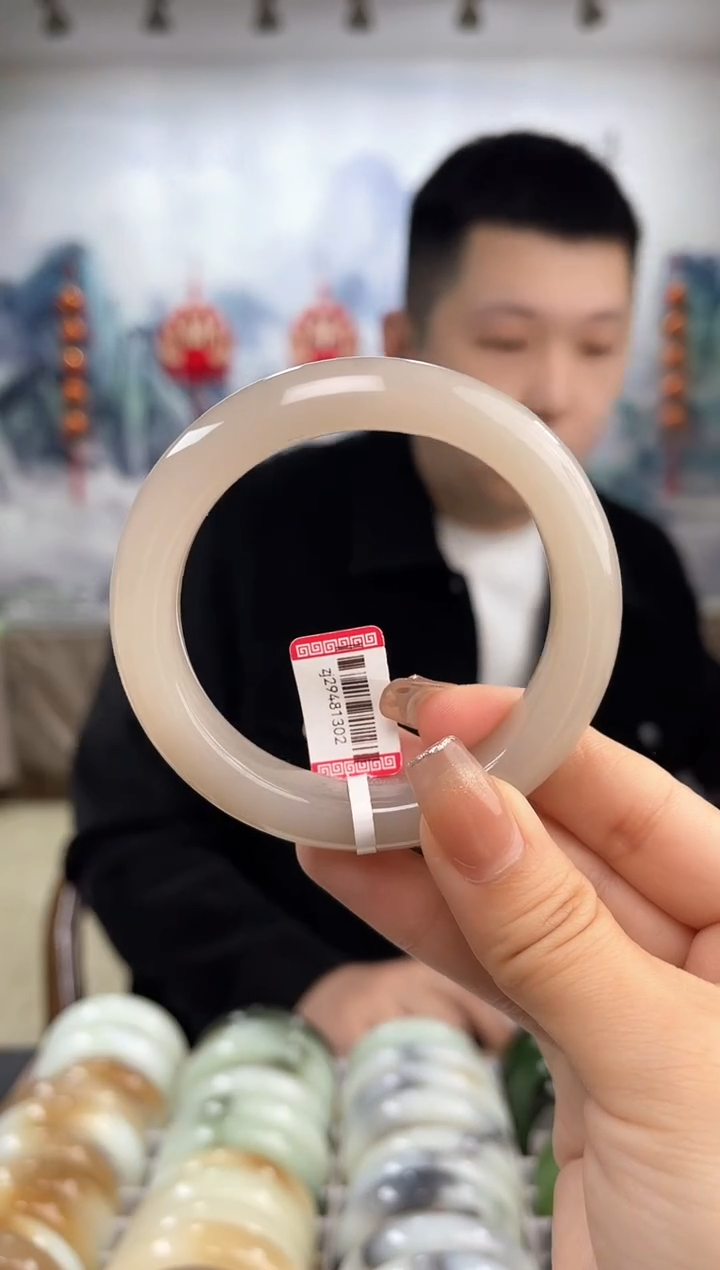 【闪购商品】和田玉手镯未镶嵌56圈口1302